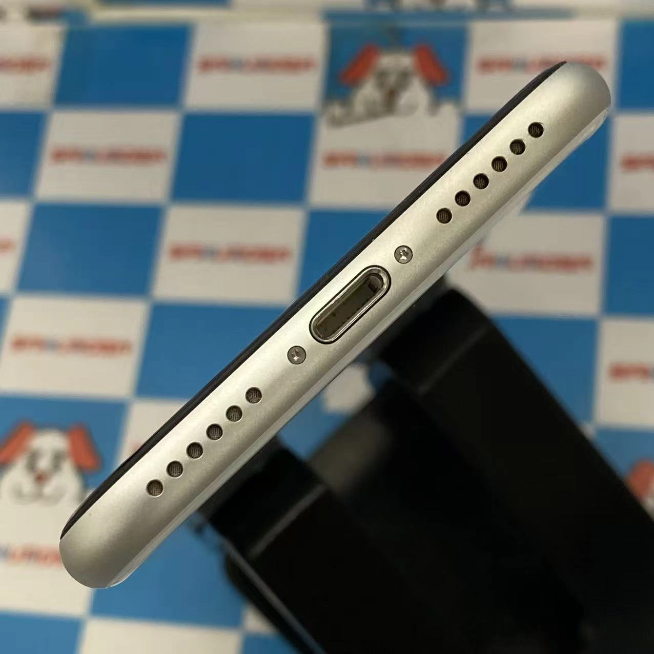 iPhoneSE 第2世代 64GB ホワイト NX9T2J/A AU版SIMフリー美品 au