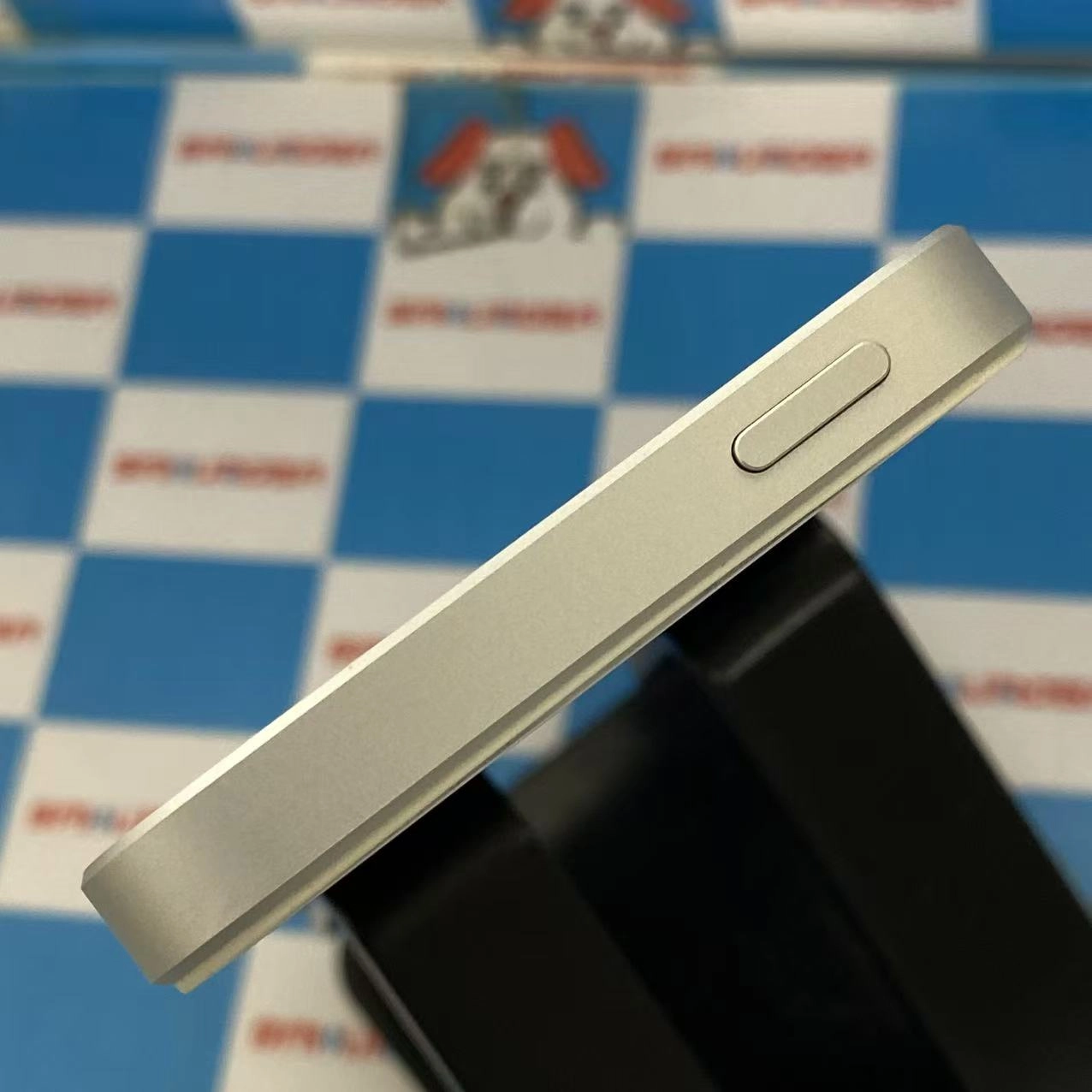 iPhoneSE 64GB シルバー NLM72J/A AU版SIMフリー訳あり品 au