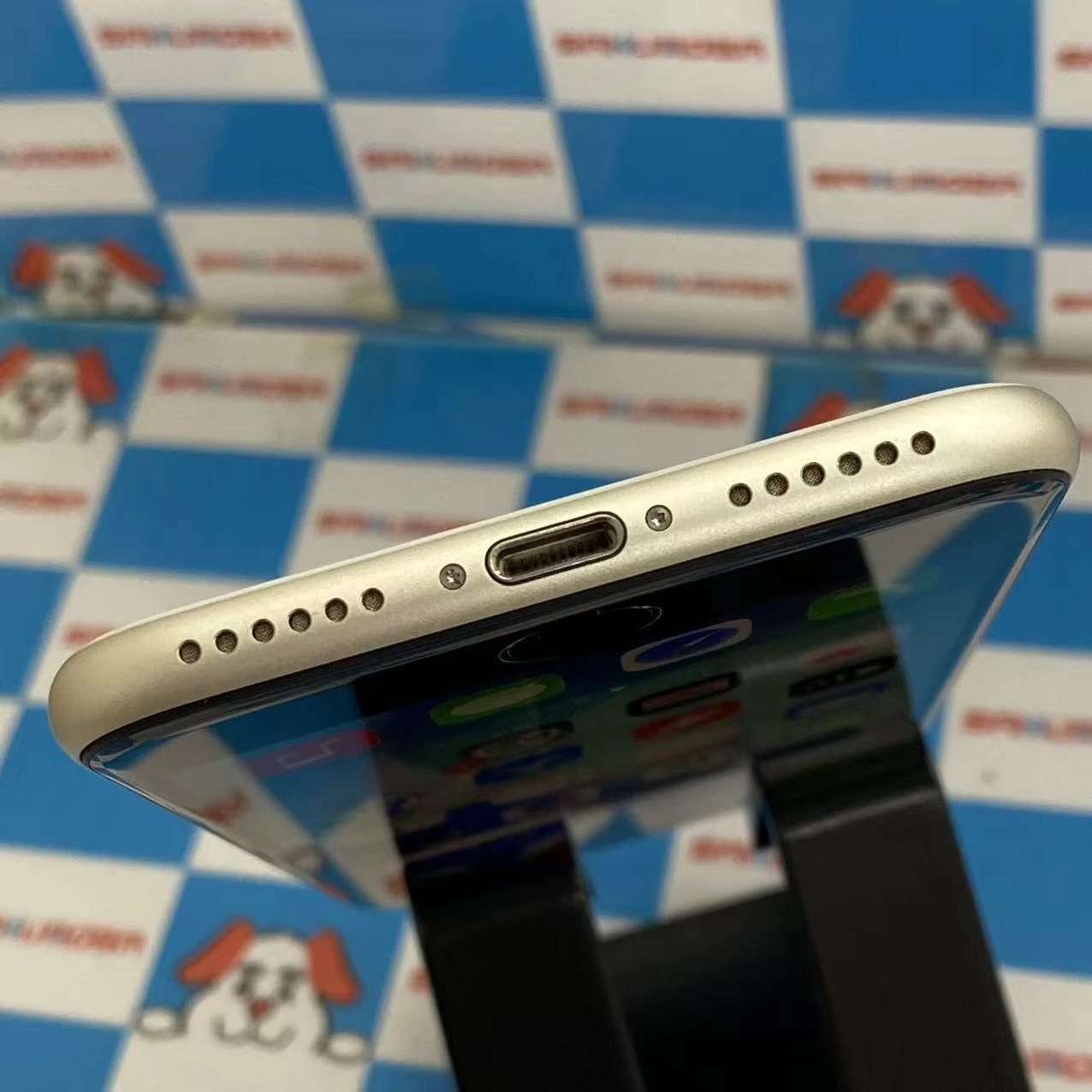 iPhoneSE 第3世代 128GB スターライト MMYG3J/A AU版SIMフリー 訳あり品