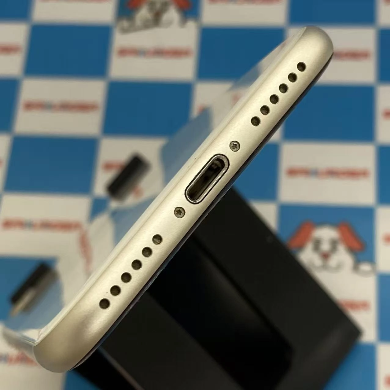 iPhoneSE 第3世代 64GB スターライト MMYD3J/A SoftBank版SIMフリージャンク品