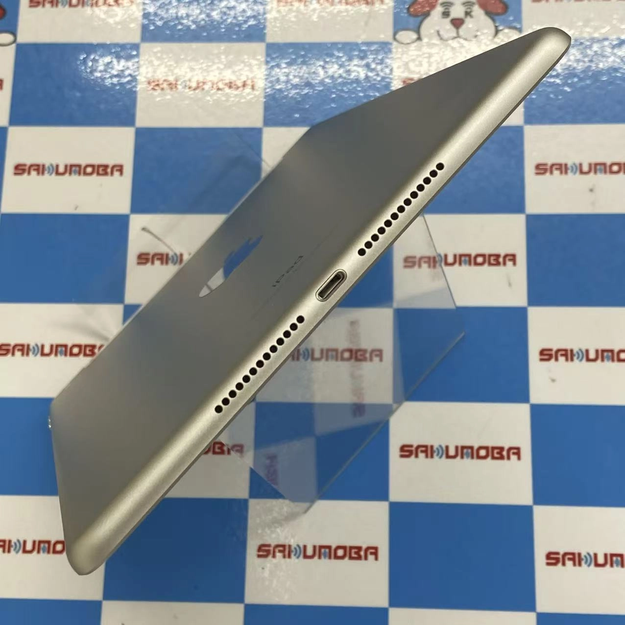 iPad 第5世代 Wi-Fi+Cellularモデル 32GB シルバー MP1L2J/A docomo版SIMフリー