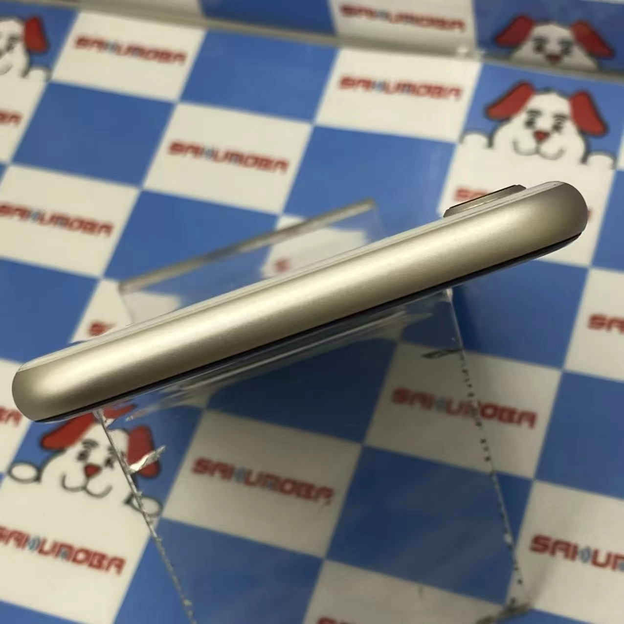 iPhoneSE 第3世代 64GB スターライト MMYD3J/A AU版SIMフリー