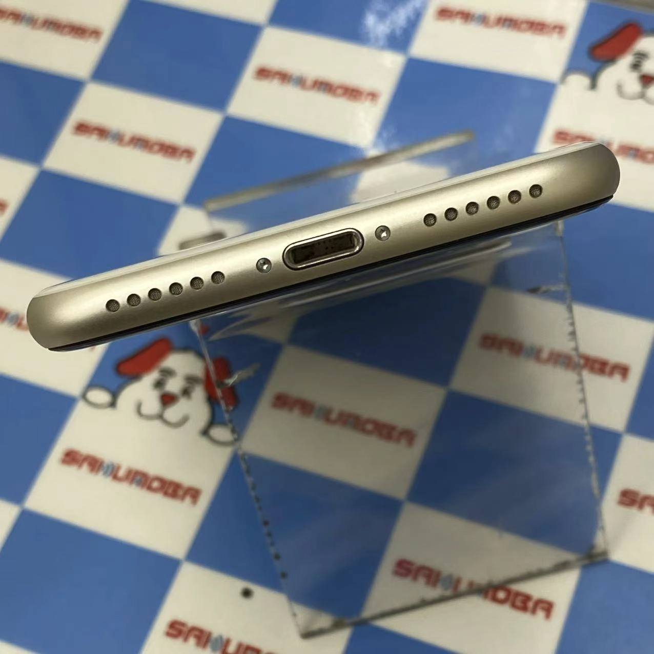 iPhoneSE 第3世代 64GB スターライト MMYD3J/A AU版SIMフリー
