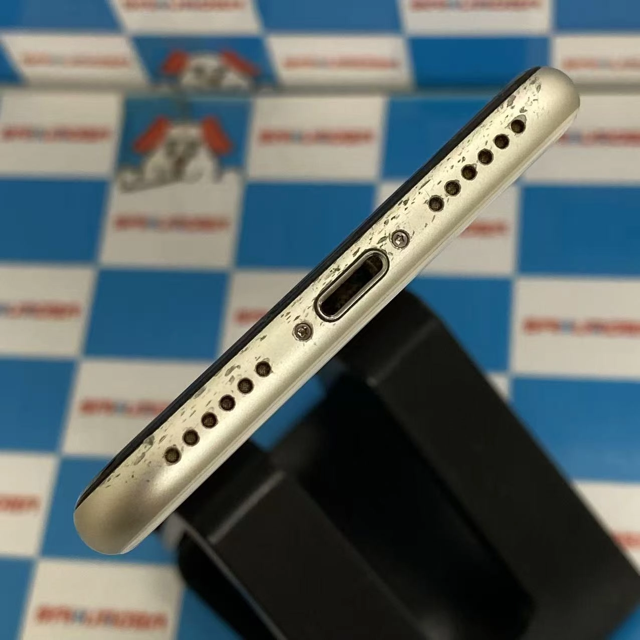 iPhoneSE 第3世代 64GB スターライト MMYD3J/A SoftBank版SIMフリージャンク品