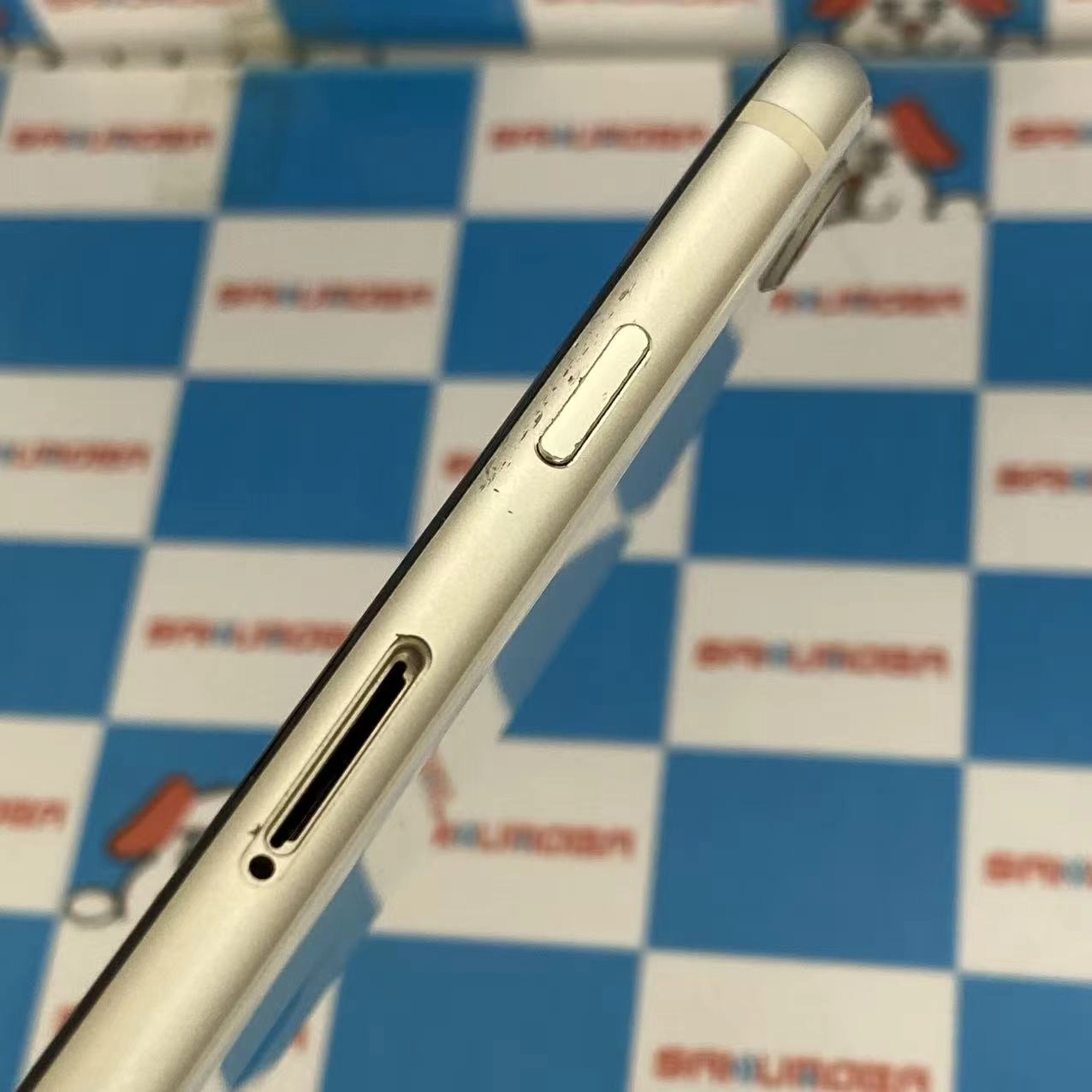 iPhoneSE 第3世代 64GB スターライト MMYD3J/A SoftBank版SIMフリージャンク品