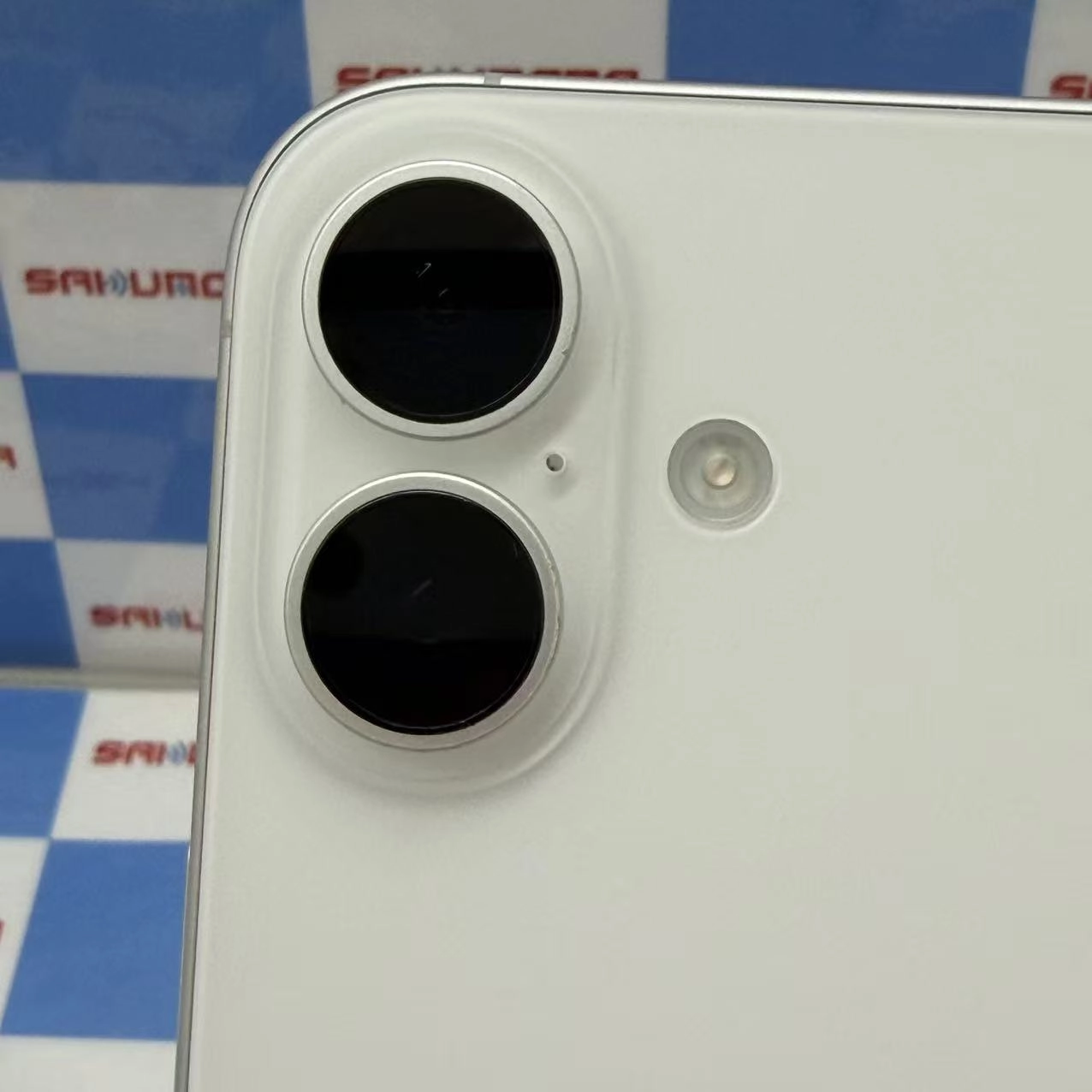 iPhone16 256GB ホワイト MYDX3J/A docomo版SIMフリー 美品