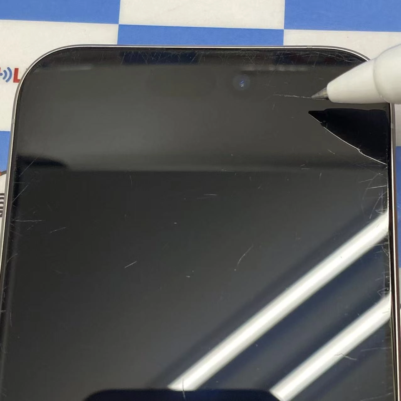 iPhone15 Pro 256GB ホワイトチタニウム MTUD3J/A docomo版SIMフリー ジャンク品