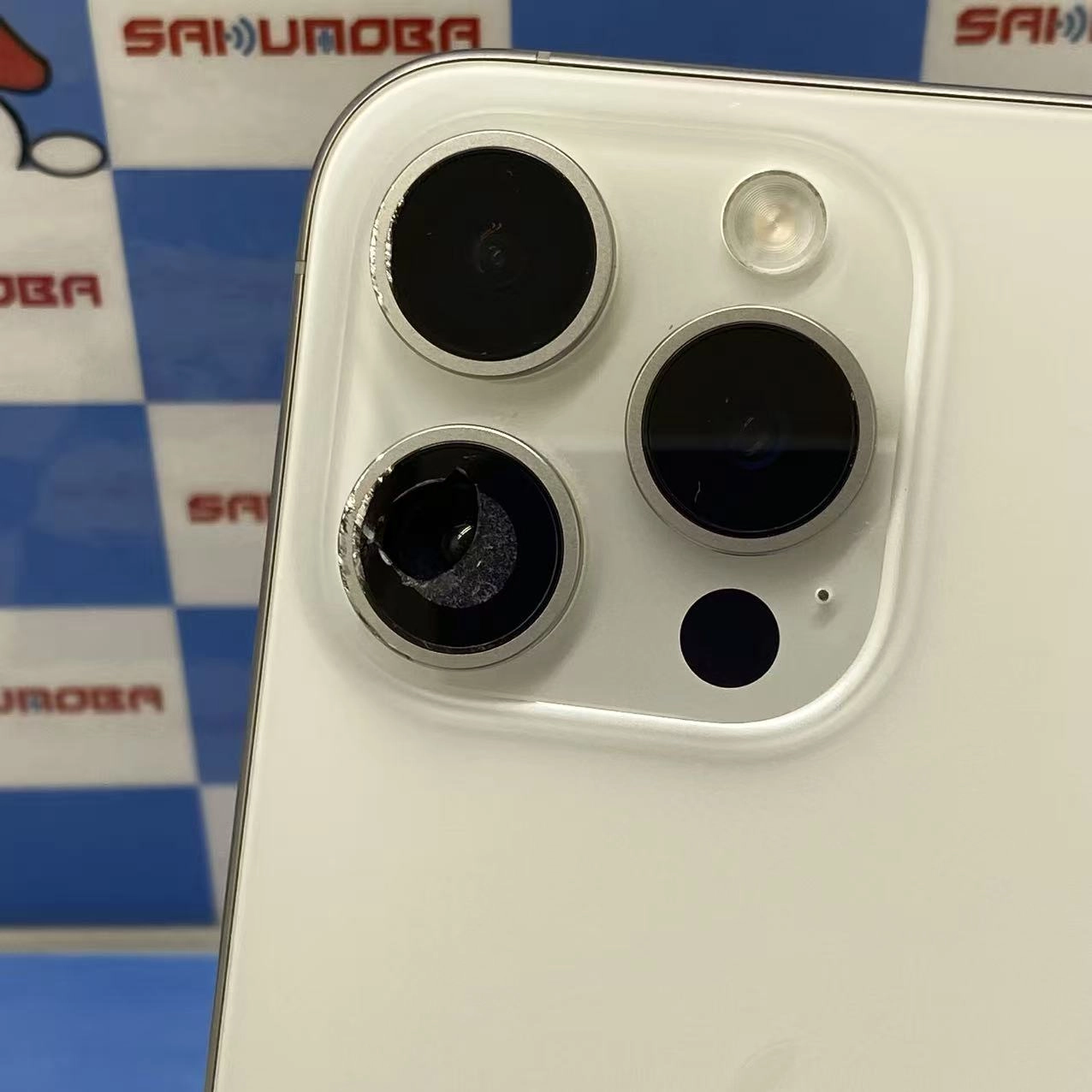 iPhone15 Pro 256GB ホワイトチタニウム MTUD3J/A docomo版SIMフリー ジャンク品