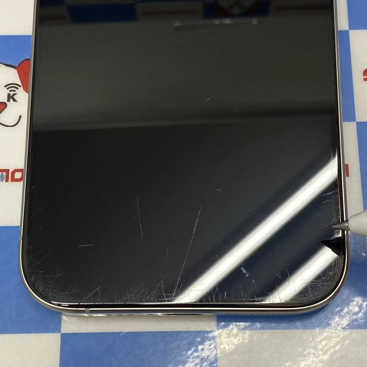 iPhone15 Pro 256GB ホワイトチタニウム MTUD3J/A docomo版SIMフリー ジャンク品
