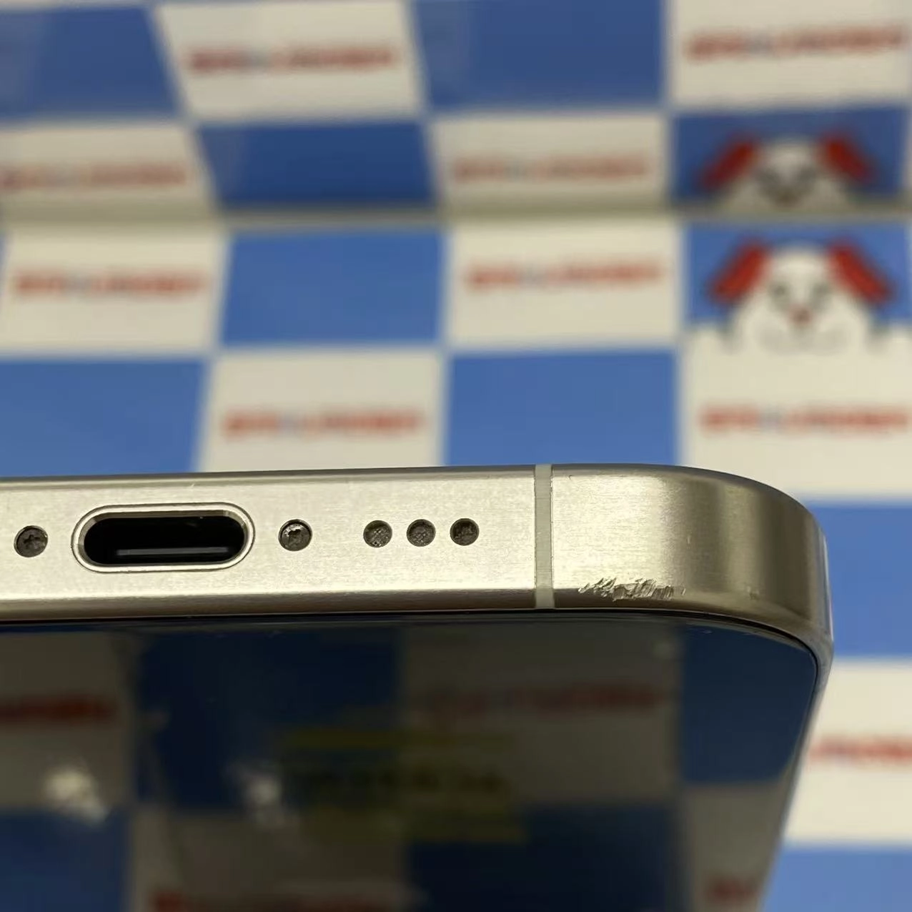 iPhone15 Pro 512GB ホワイトチタニウム MTUJ3J/A AU版SIMフリー ジャンク品 au