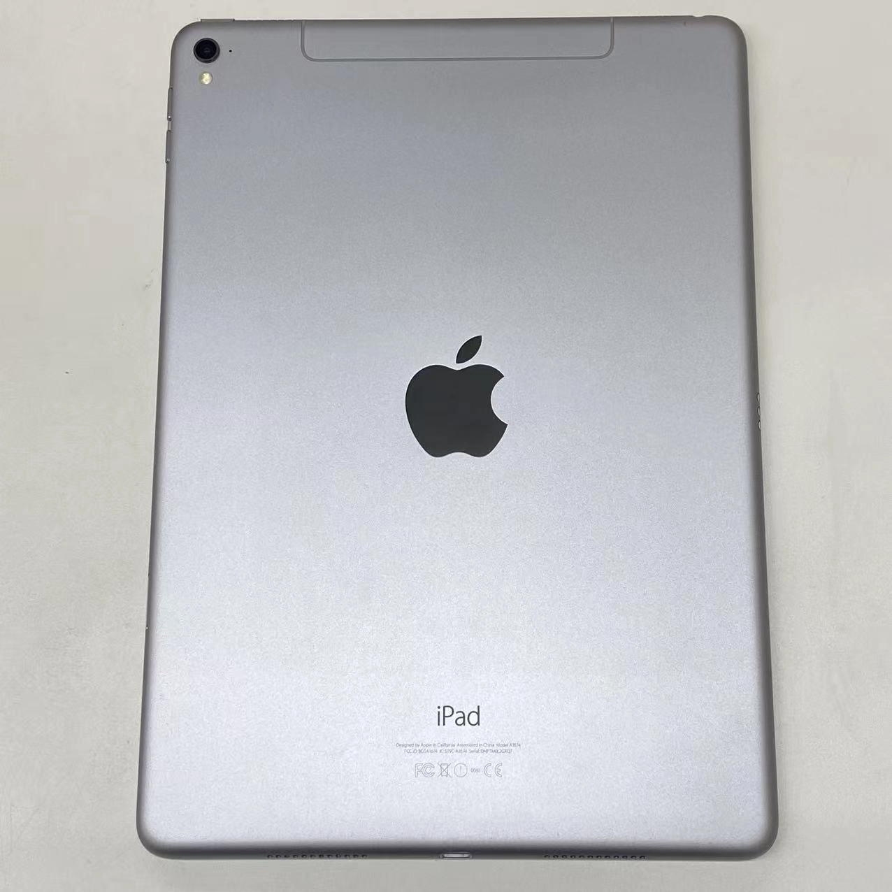 iPad Pro 9.7インチ Wi-Fi+Cellular 256GB スペースグレー MLQ62J/A AU版SIMフリー 訳あり品 au