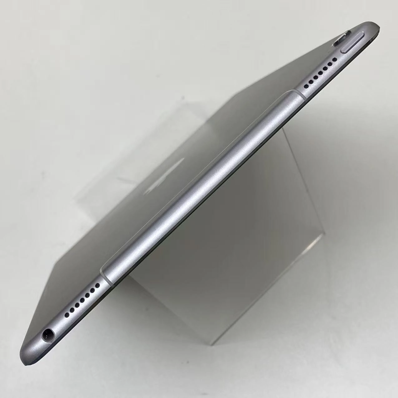 iPad Pro 9.7インチ Wi-Fi+Cellular 256GB スペースグレー MLQ62J/A AU版SIMフリー 訳あり品 au