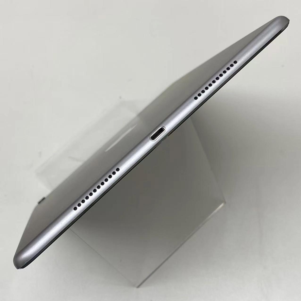 iPad Pro 9.7インチ Wi-Fi+Cellular 256GB スペースグレー MLQ62J/A AU版SIMフリー 訳あり品 au