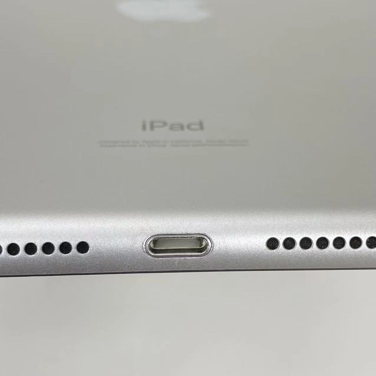 iPad 第8世代 Wi-Fiモデル 32GB シルバー MYLA2J/A 訳あり品