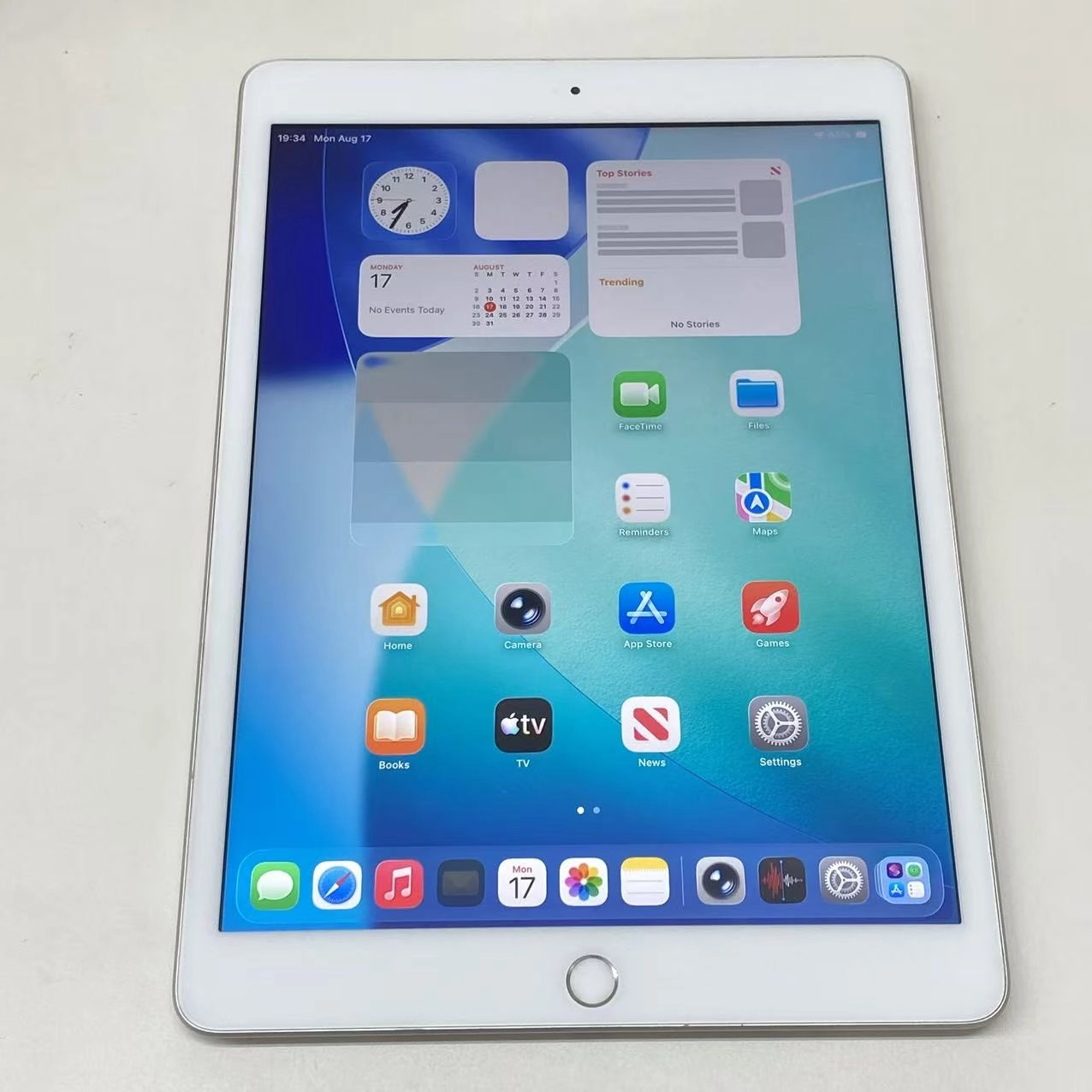 iPad 第8世代 Wi-Fiモデル 32GB シルバー MYLA2J/A 訳あり品