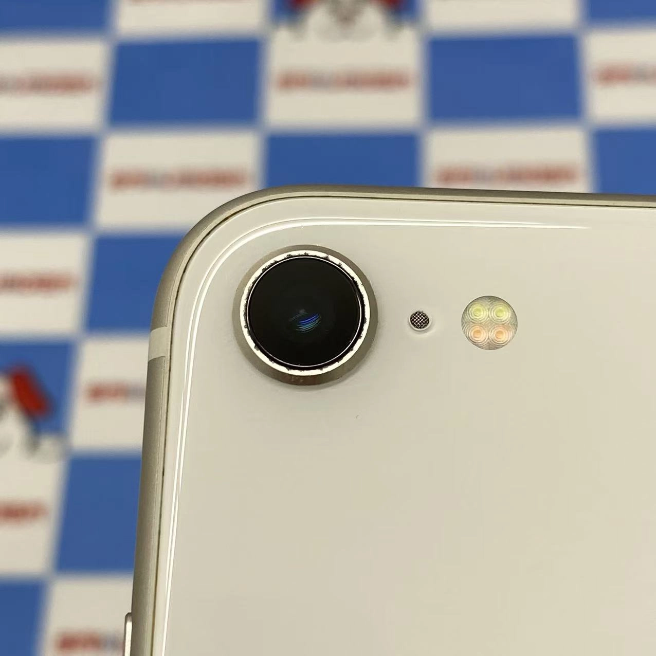 iPhoneSE 第3世代 128GB スターライト MMYG3J/A docomo版SIMフリー 訳あり品