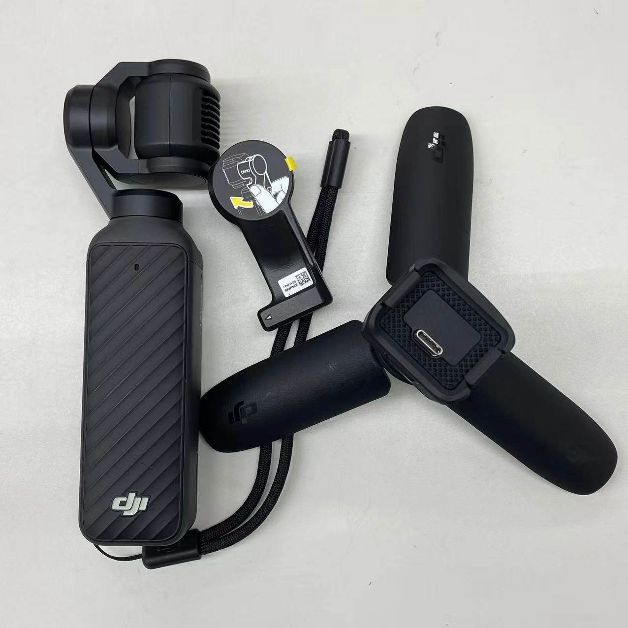 DJI Osmo Pocket 4 スタンダードコンボ ブラック OP4402