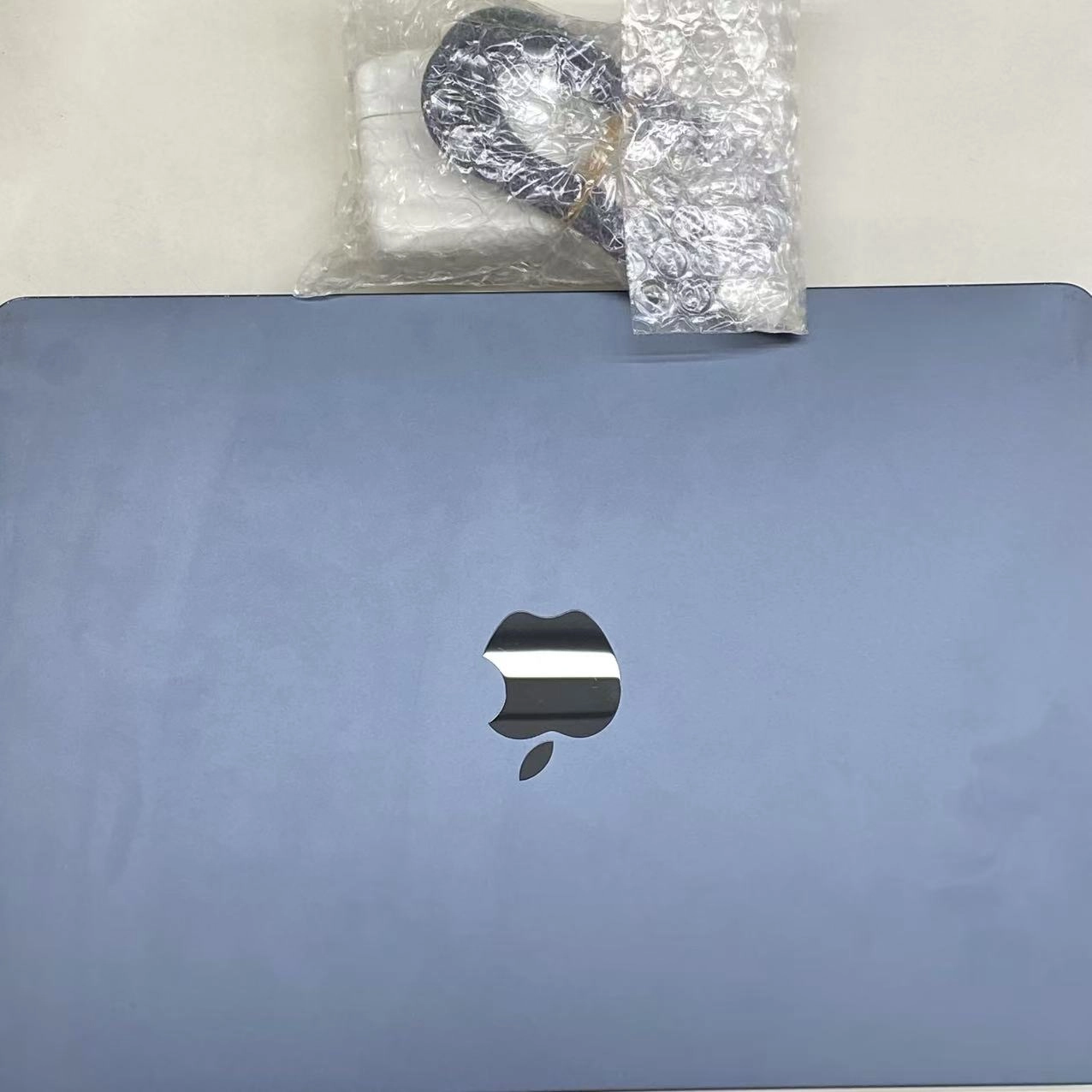 MacBook Air 13インチ Mid2022 Apple M2 8GB/256GB ミッドナイト MLY33J/A
