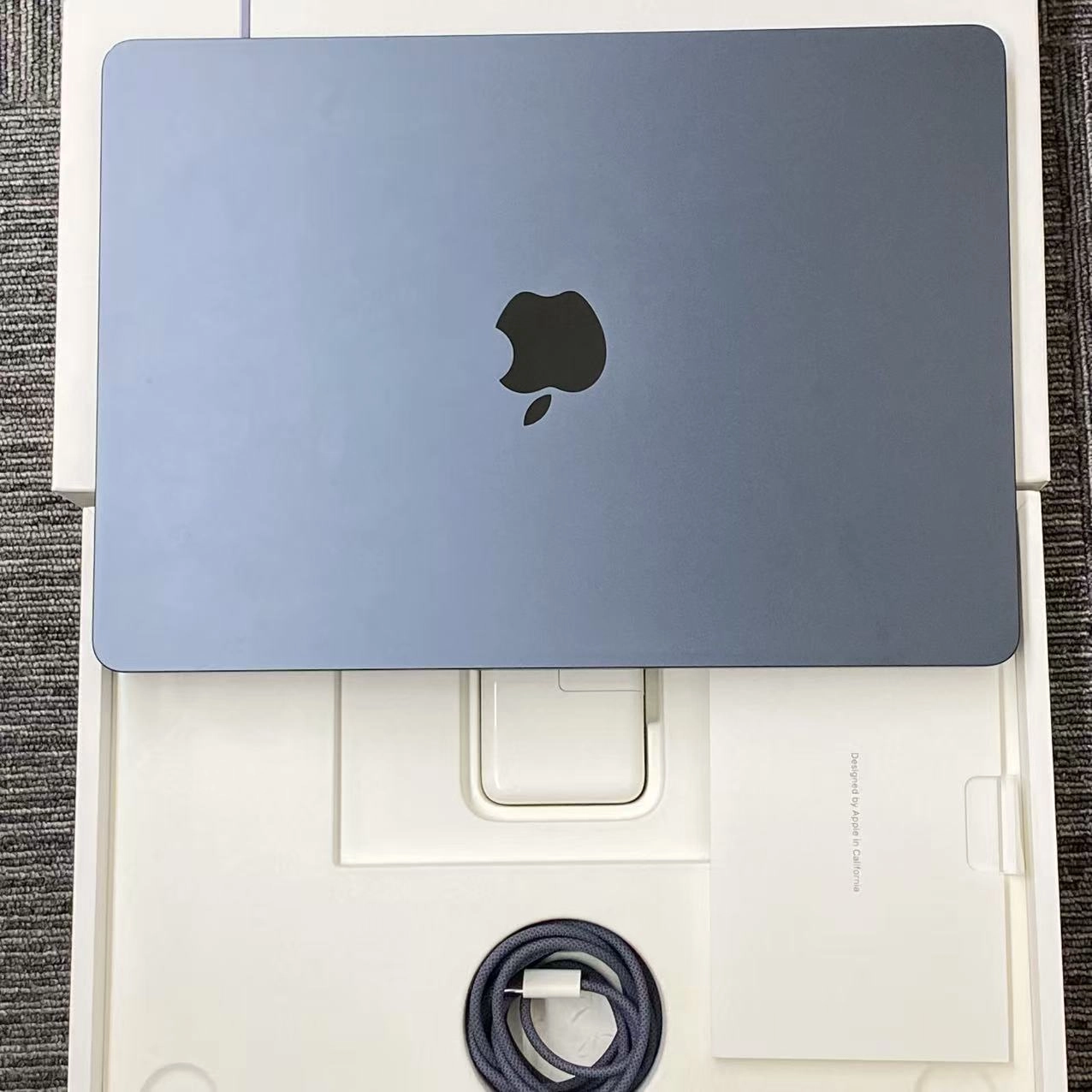 MacBook Air 13インチ Mid2022 Apple M2 8GB/256GB ミッドナイト MLY33J/A