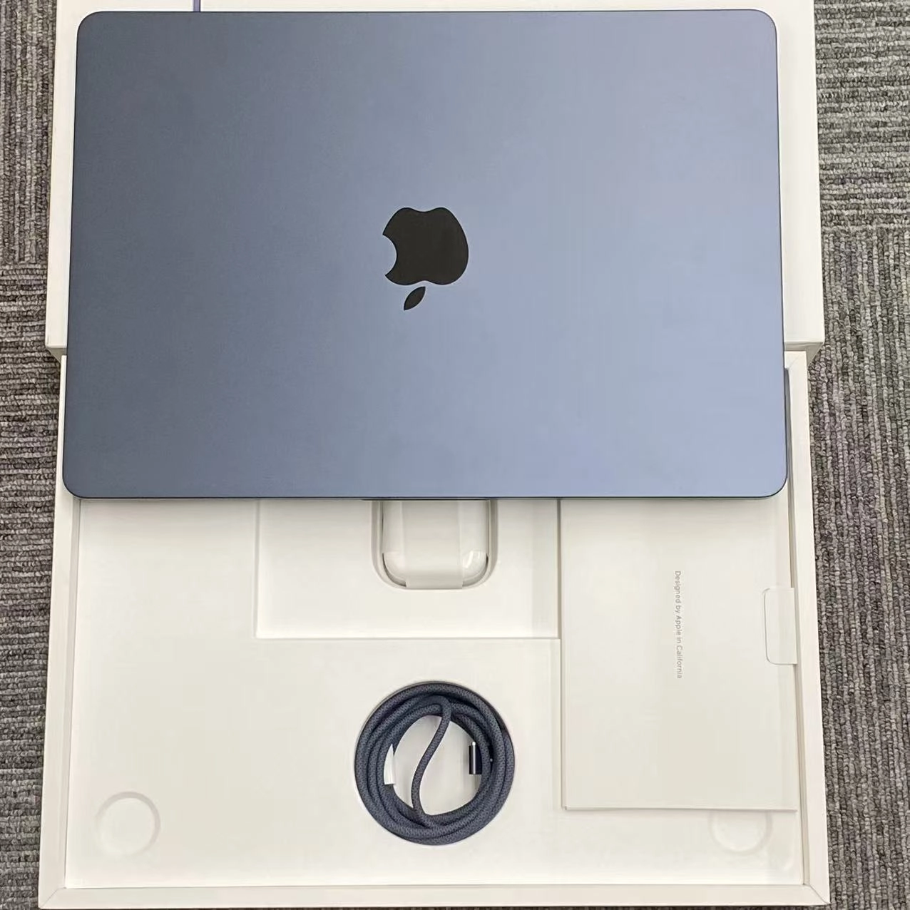 MacBook Air Early2026 13インチ Apple M5 16GB/512GB ミッドナイト MDHE4J/A 開封未使用品