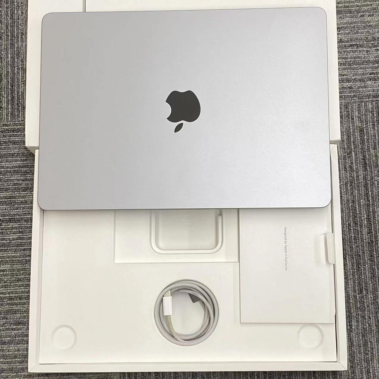MacBook Air 13インチ Apple M3 2024年 8GB/512GB シルバー A3113 新品同様