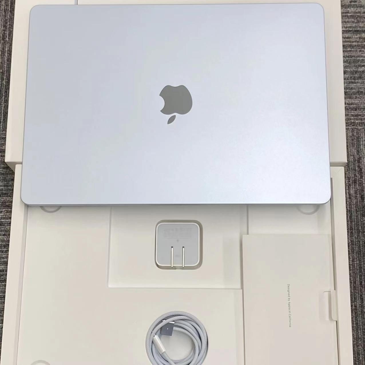 MacBook Air 15インチ Early2025 Apple M4 16GB/256GB スカイブルー MC7A4J/A 美品