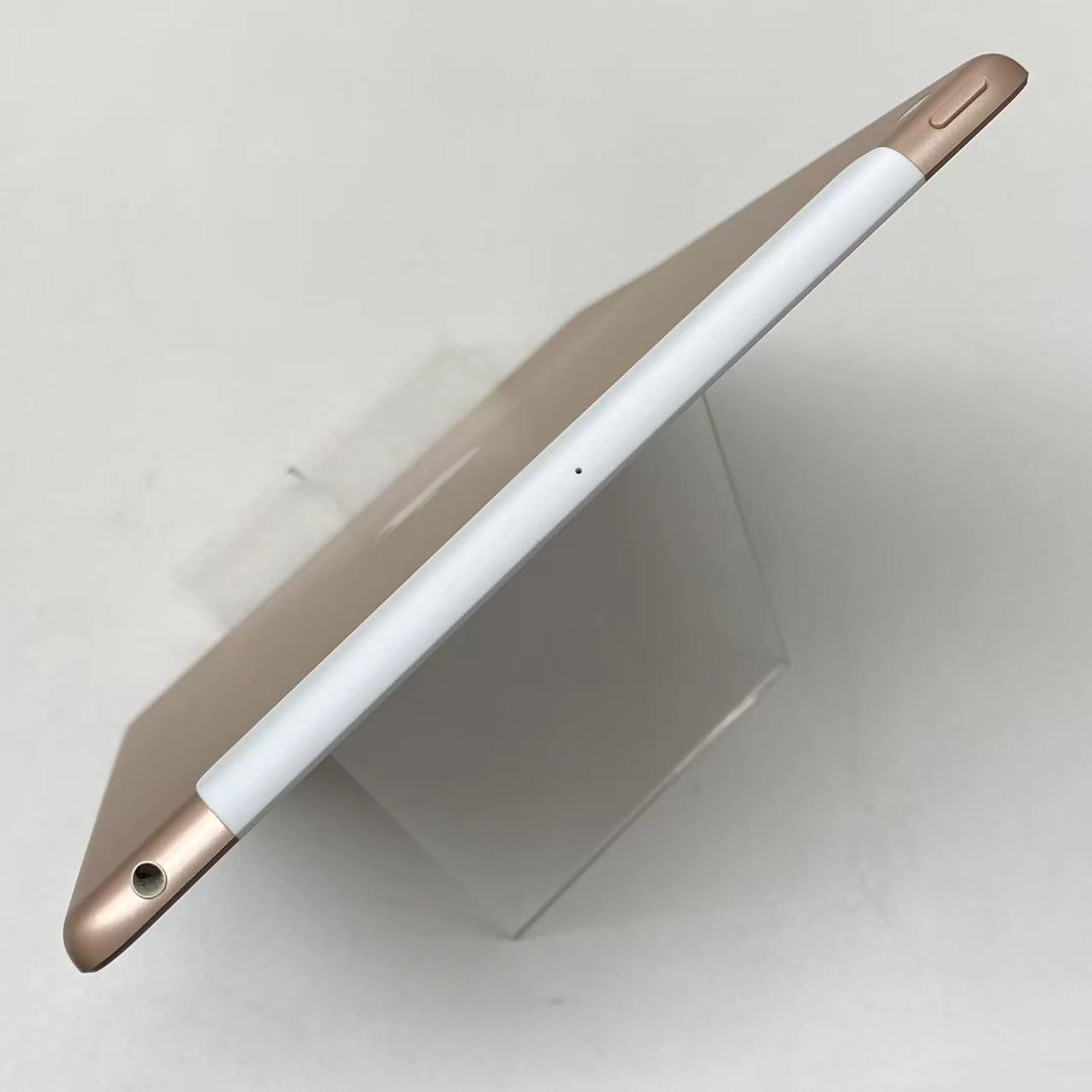 iPad 第7世代 Wi-Fi+Cellularモデル 32GB ゴールド MW6D2J/A AU版SIMフリー ジャンク品 au