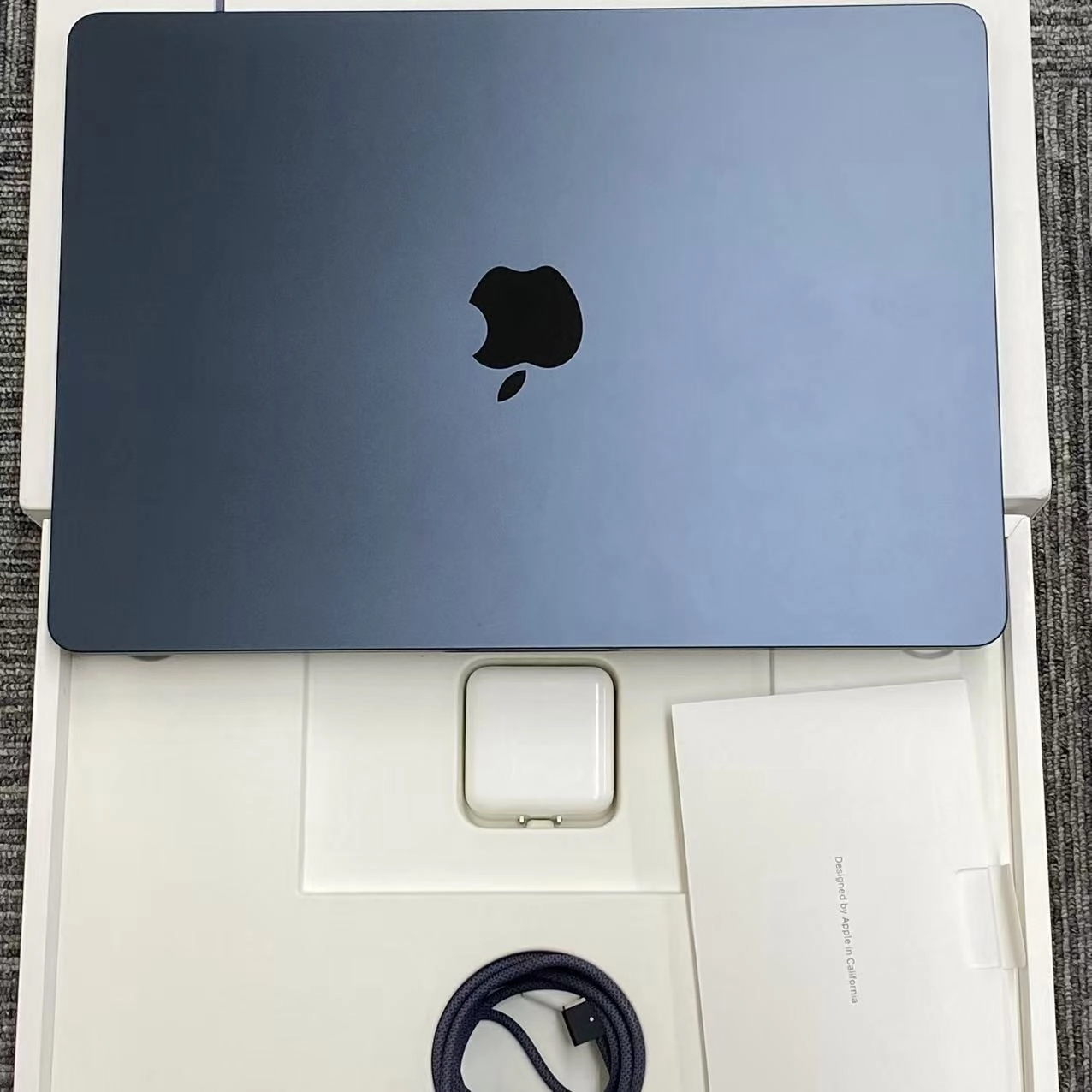 Macbook air 13インチ Early2024 Apple M3 16GB/512GB ミッドナイト MXCV3J/A 美品