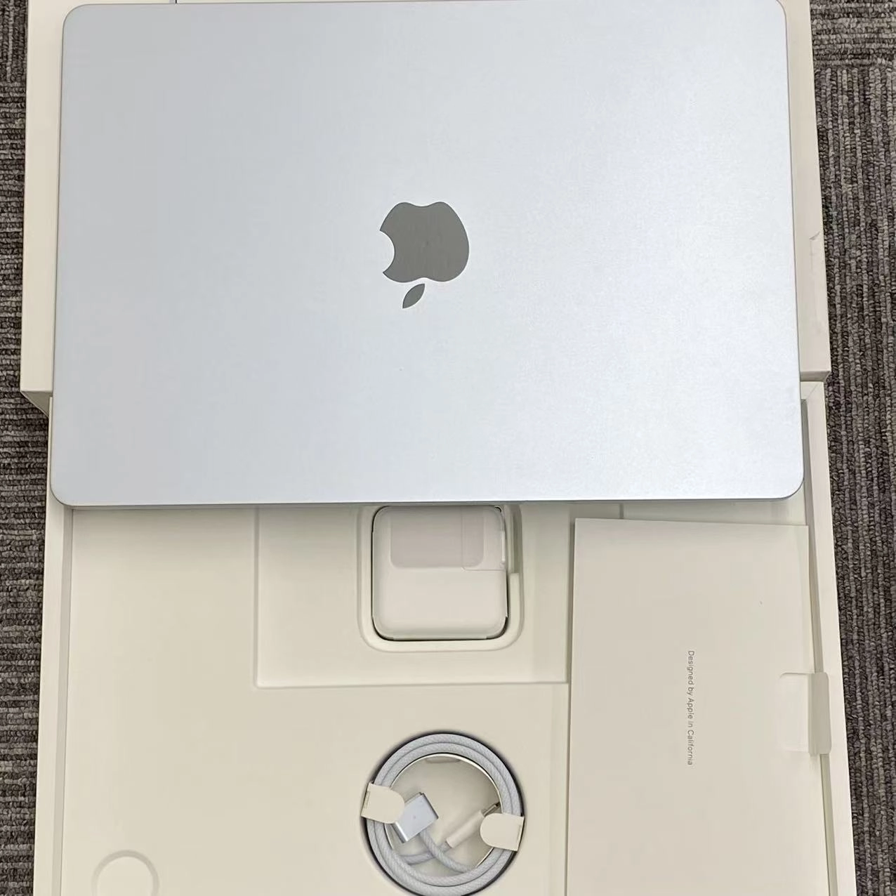 MacBook Air 13インチ Early2025 Apple M4 16GB/256GB スカイブルー MC6T4J/A