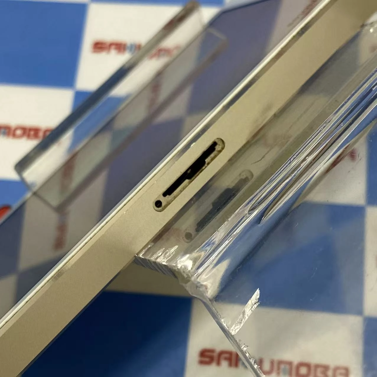 iPhone5s 16GB ゴールド ME334J/A docomo 訳あり品バッテリーサービス