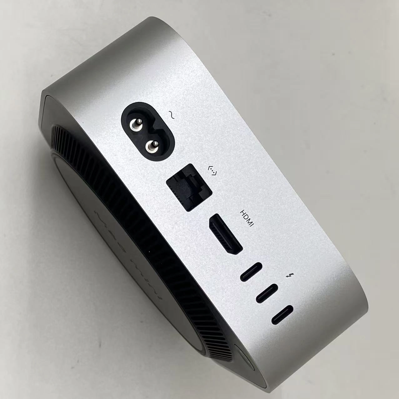 Mac Mini Late 2024 M4 (CPU:10C/GPU:10C)16GB/256GB シルバー MU9D3J/A 極美品