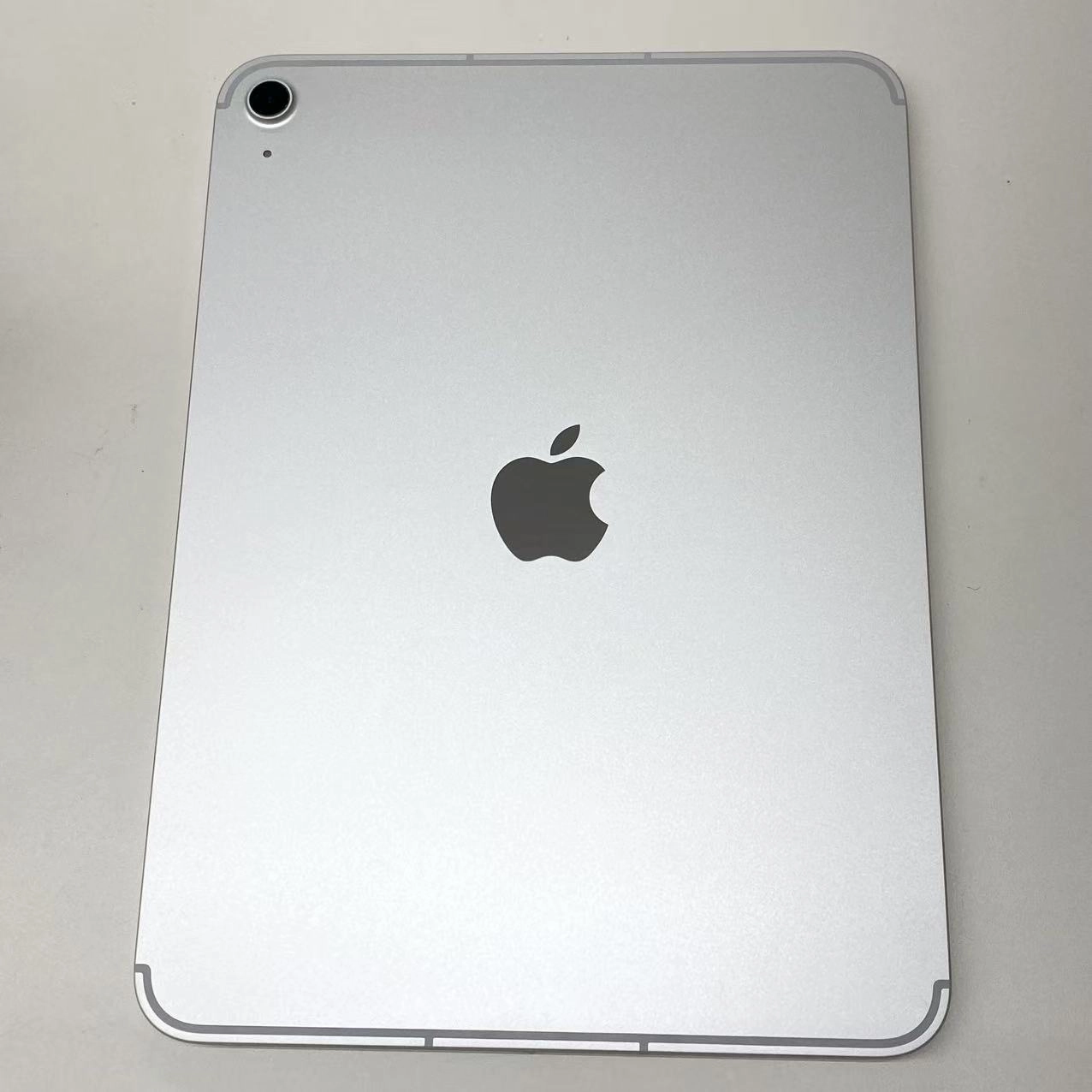 iPad 第11世代 Wi-Fi + Cellular 128GB シルバー MD7F4J/A AU版SIMフリー 開封未使用品 au