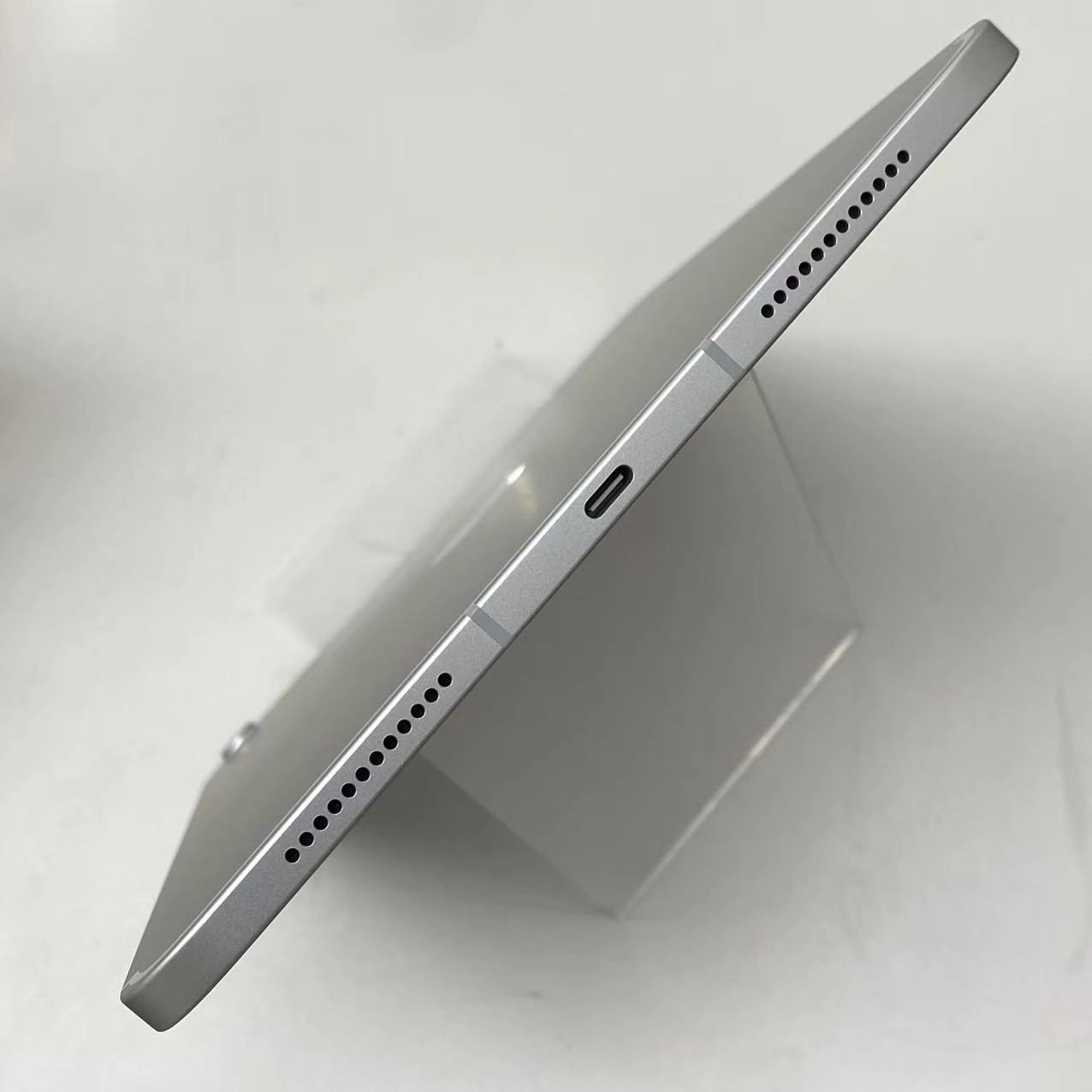 iPad 第11世代 Wi-Fi + Cellular 128GB シルバー MD7F4J/A AU版SIMフリー 開封未使用品 au