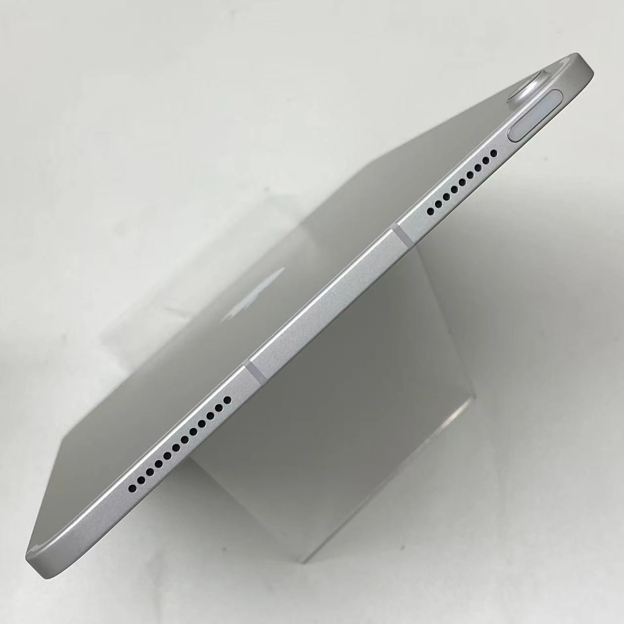 iPad 第11世代 Wi-Fi + Cellular 128GB シルバー MD7F4J/A AU版SIMフリー 開封未使用品 au