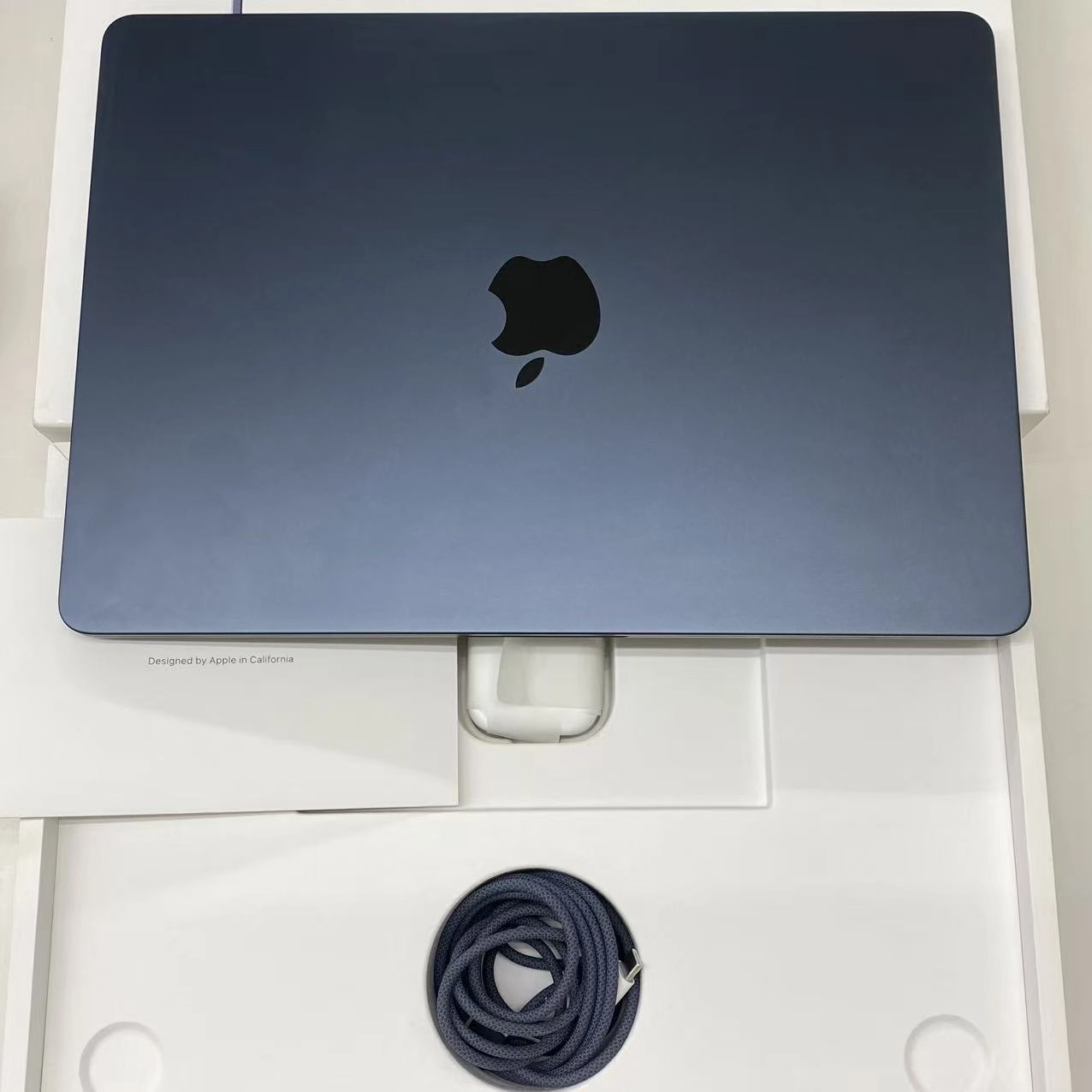 MacBook Air Early2026 13インチ Apple M5 (CPU:10C/GPU:8C)16GB/512GB ミッドナイト MDHE4J/A 極美品