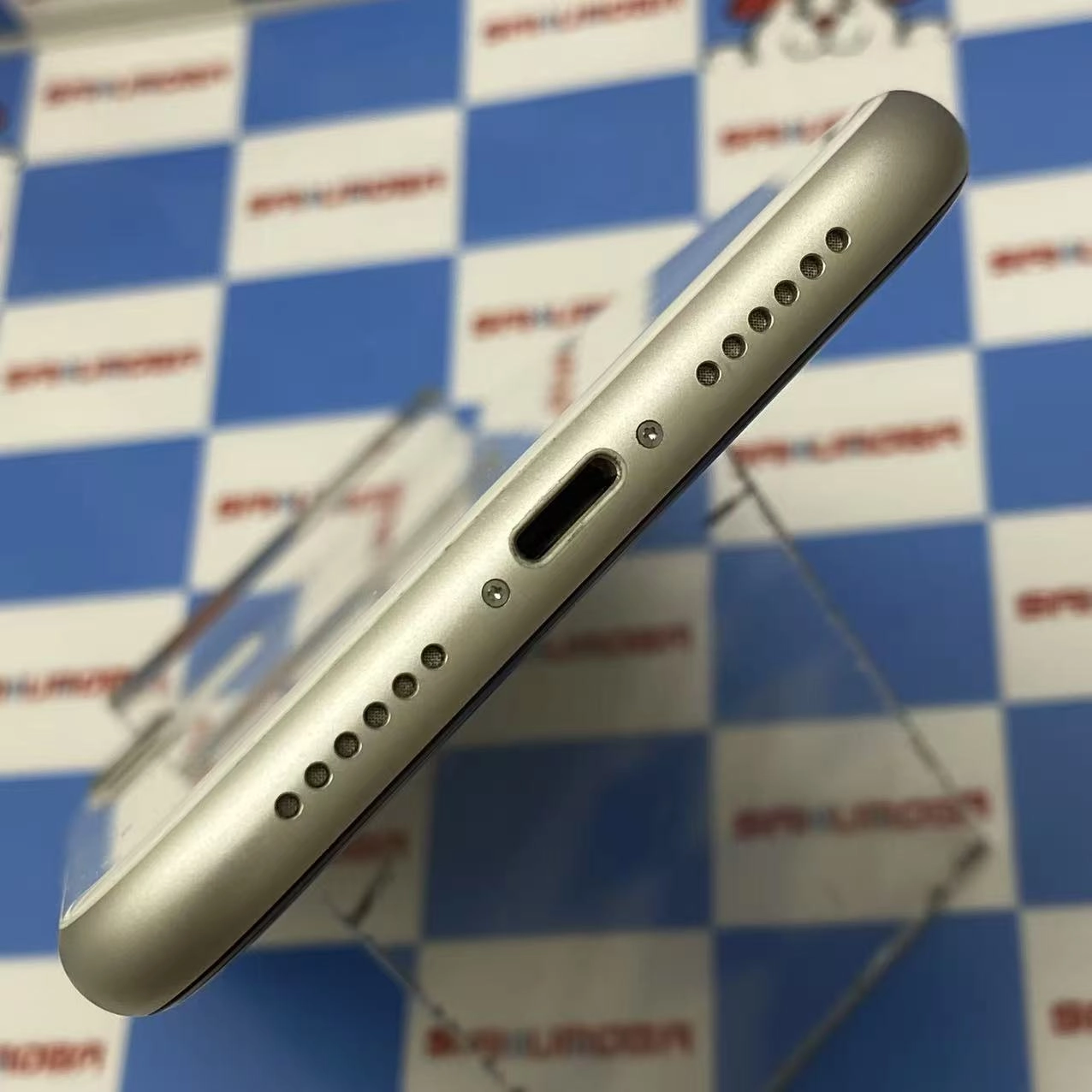 iPhone11 256GB ホワイト MWM82J/A docomo版SIMフリー 訳あり品