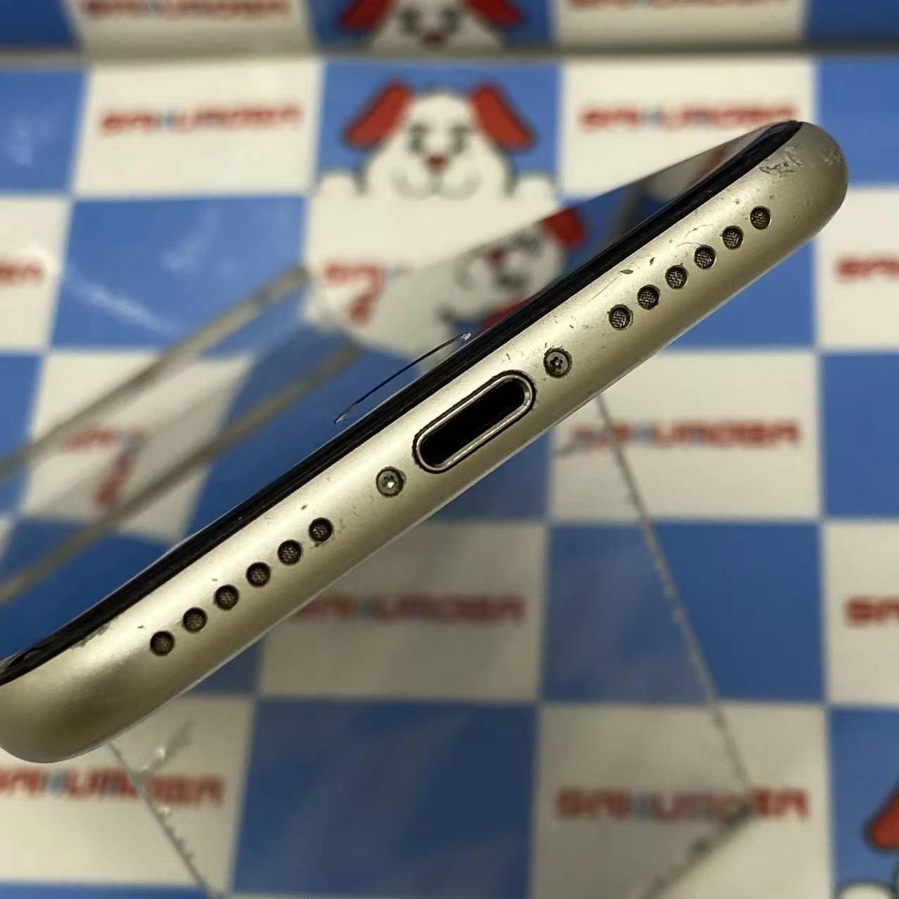 iPhoneSE 第3世代 64GB スターライト MMYD3J/A AU版SIMフリー 訳あり品