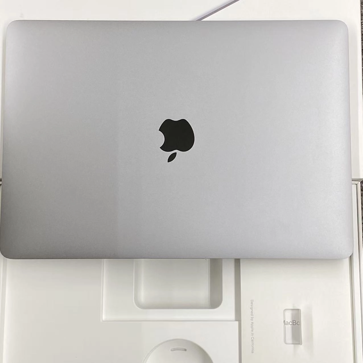 MacBook Pro 13インチ 2018 Thunderbolt 3ポートx 4 16GB/256GB スペースグレイ A1989