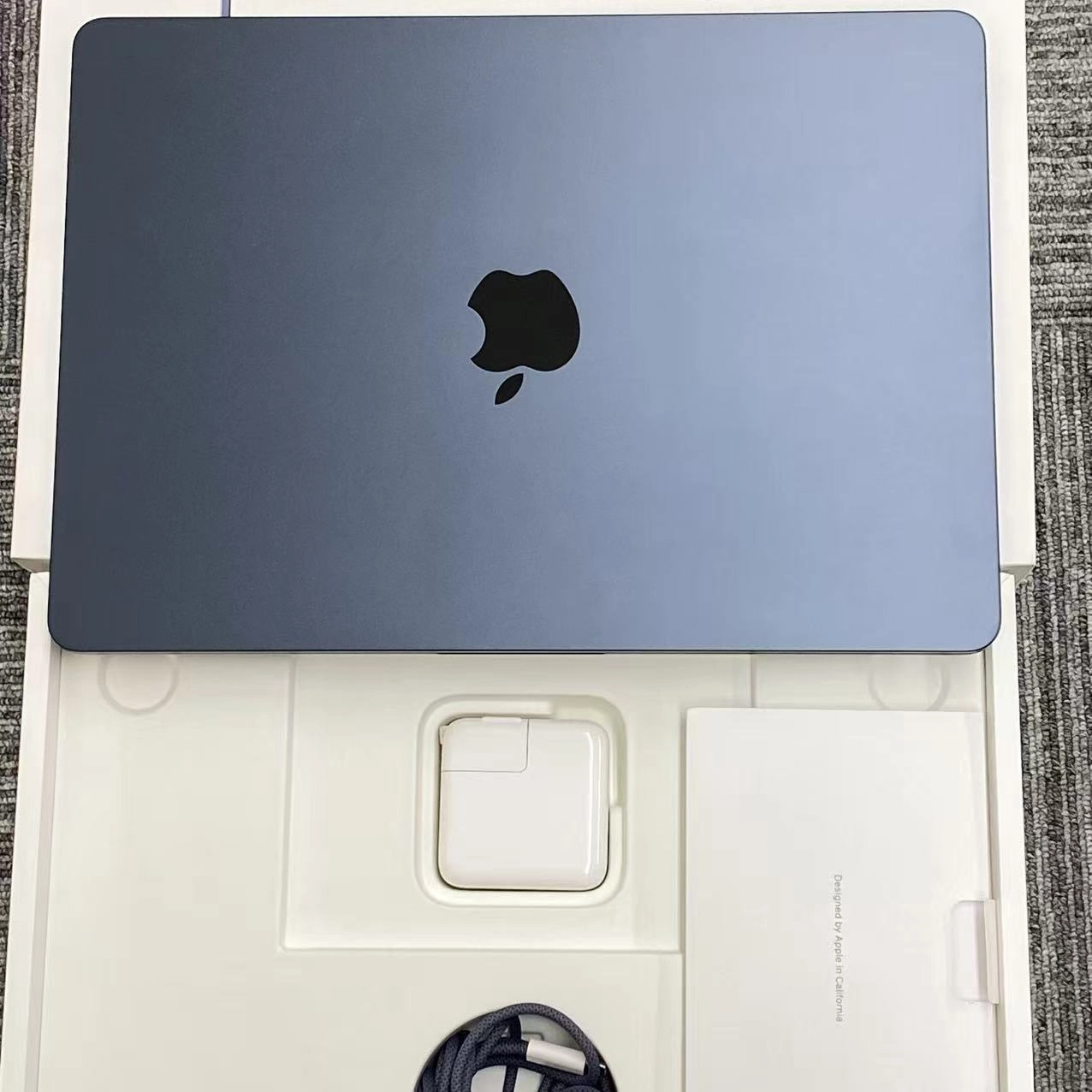 MacBook Air 13インチ Mid2022 Apple M2 16GB/512GB ミッドナイト A2681 美品