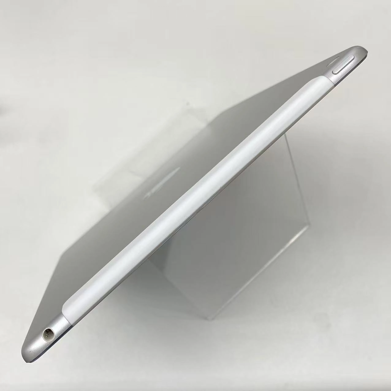 iPad Air 第2世代 Wi-Fi+Cellularモデル 64GB MGHY2J/A SoftBank版 訳あり品 シルバー