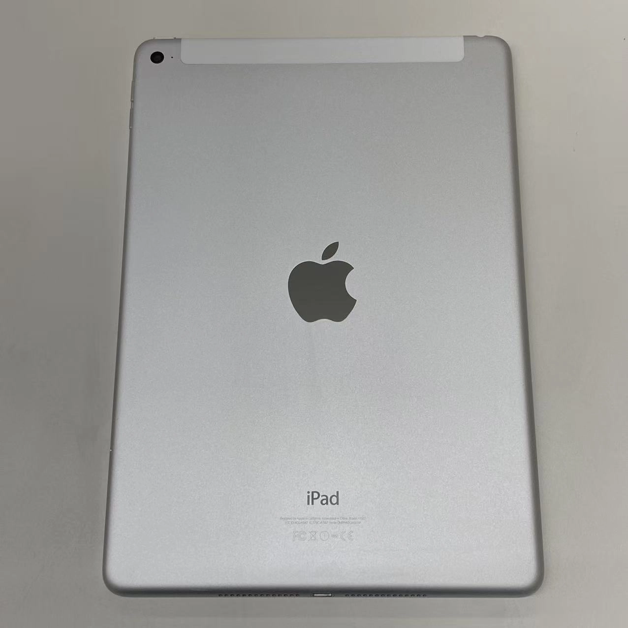 iPad Air 第2世代 Wi-Fi+Cellularモデル 64GB MGHY2J/A SoftBank版 訳あり品 シルバー