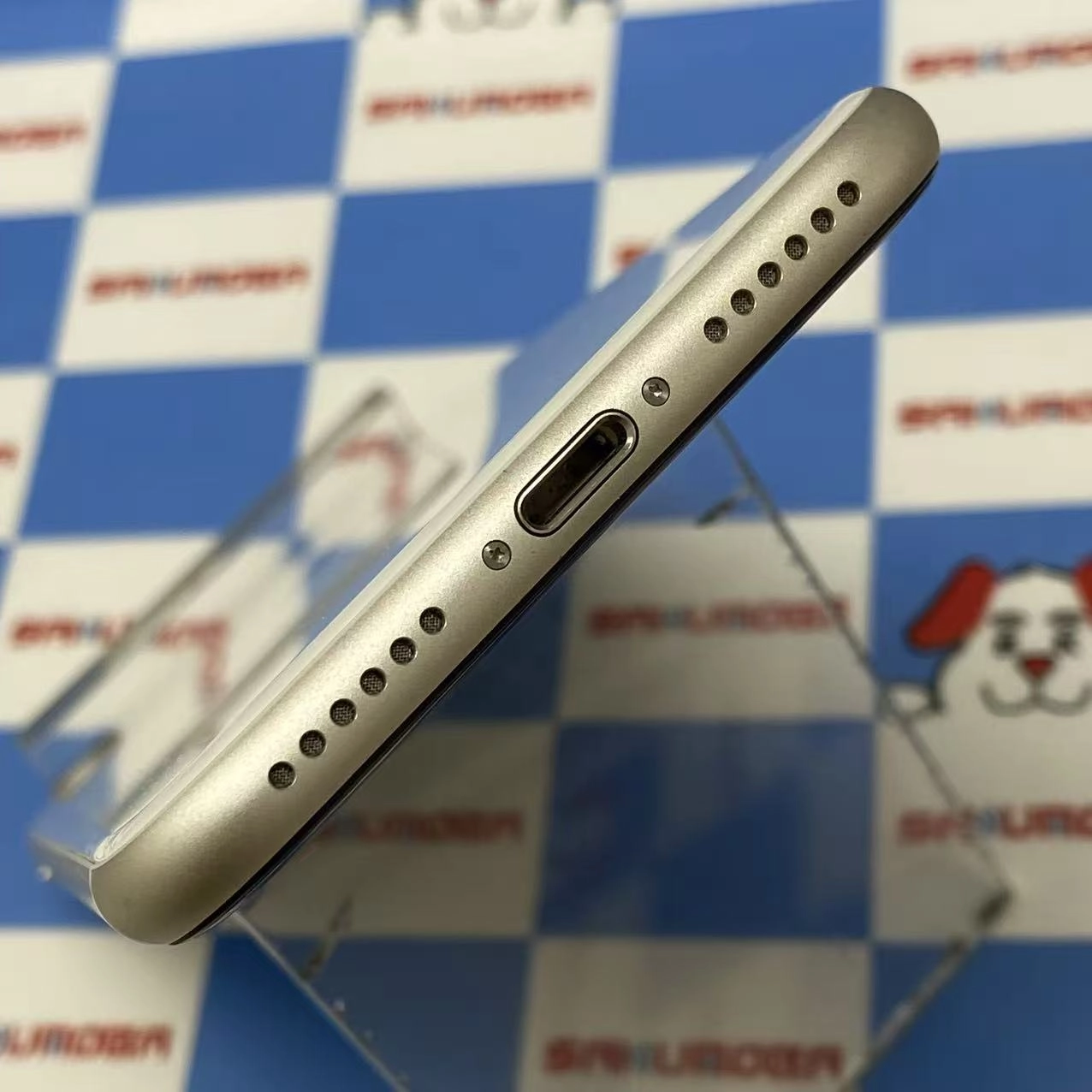 iPhoneSE 第3世代 64GB スターライト MMYD3J/A AU版SIMフリー 美品