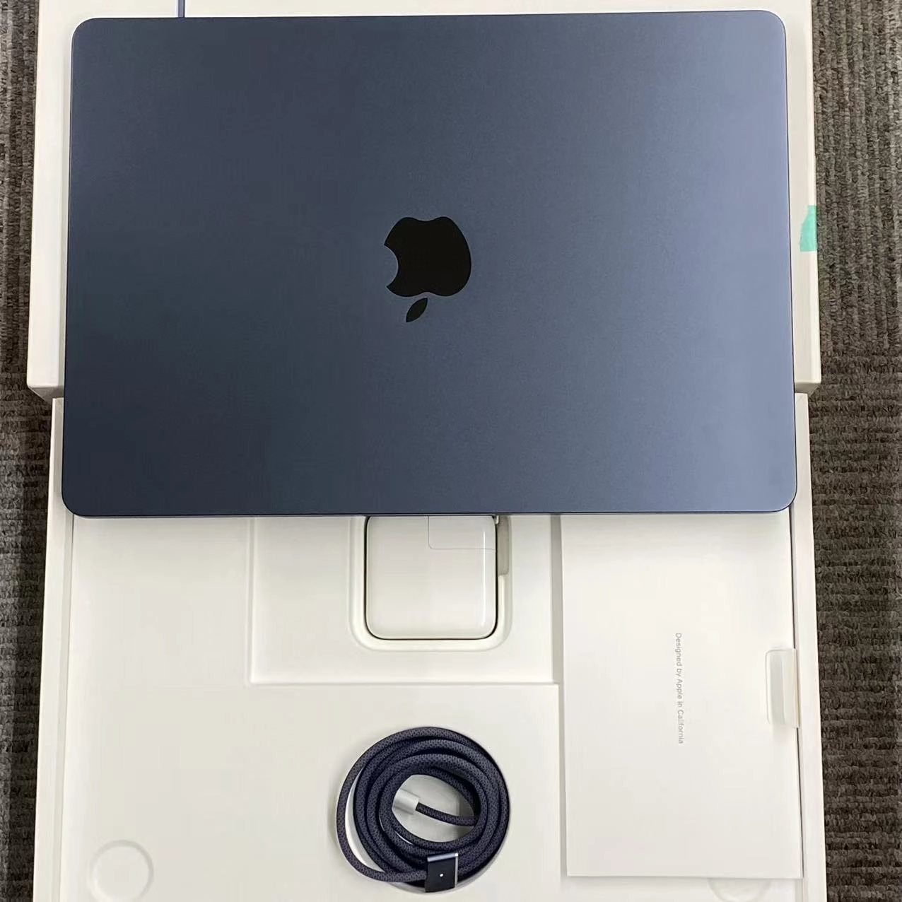Macbook air 13インチ Early2024 Apple M3 8GB/256GB ミッドナイト MRXN3J/A  美品