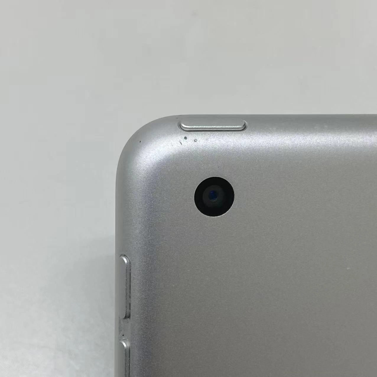 iPad 第9世代 Wi-Fiモデル 64GB シルバー MK2L3J/A ジャンク品