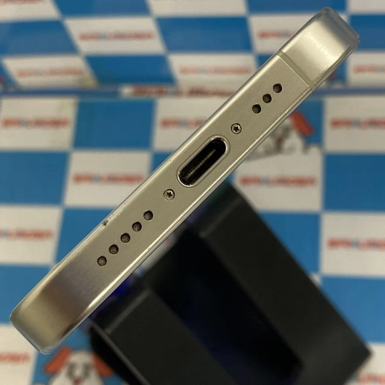 iPhone15 Pro 256GB ホワイトチタニウム MTUD3J/A AU版SIMフリー au