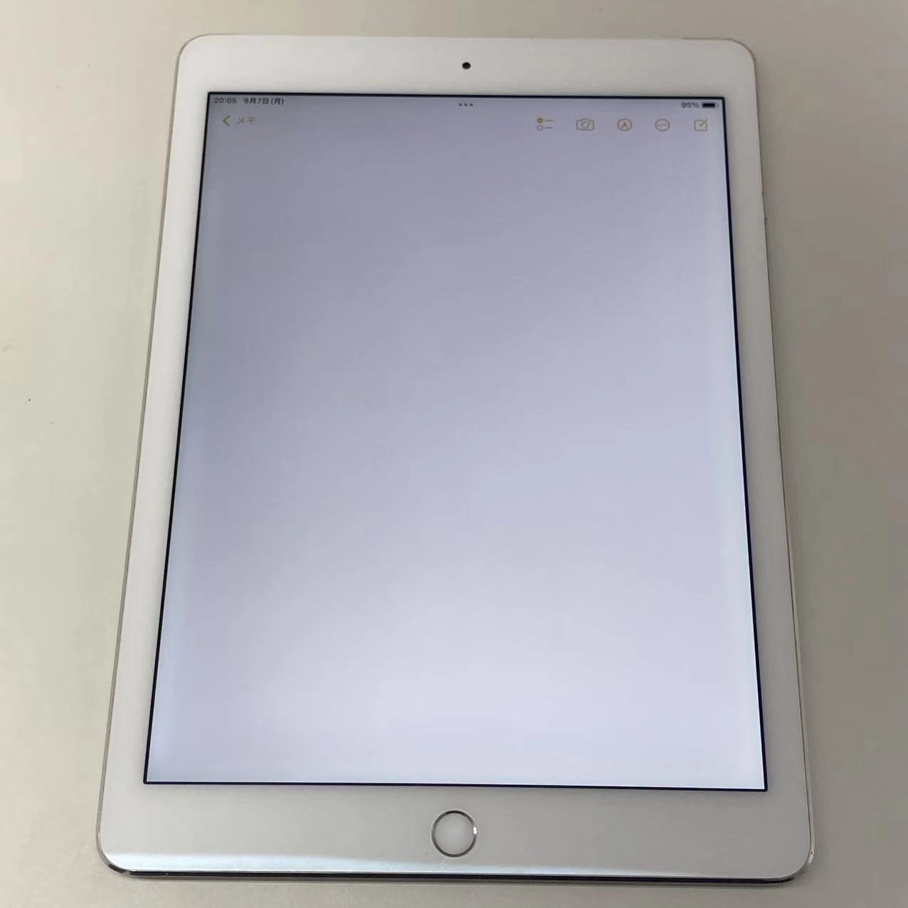 iPad Air 第2世代 Wi-Fi+Cellularモデル 16GB シルバー MGH72J/A au ジャンク品