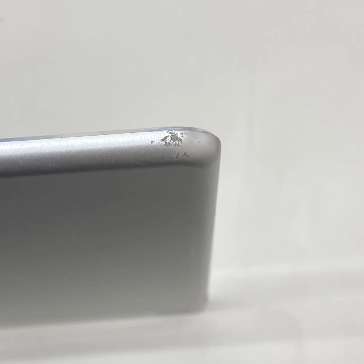 iPad Air 第2世代 Wi-Fi+Cellularモデル 16GB シルバー MGH72J/A au ジャンク品