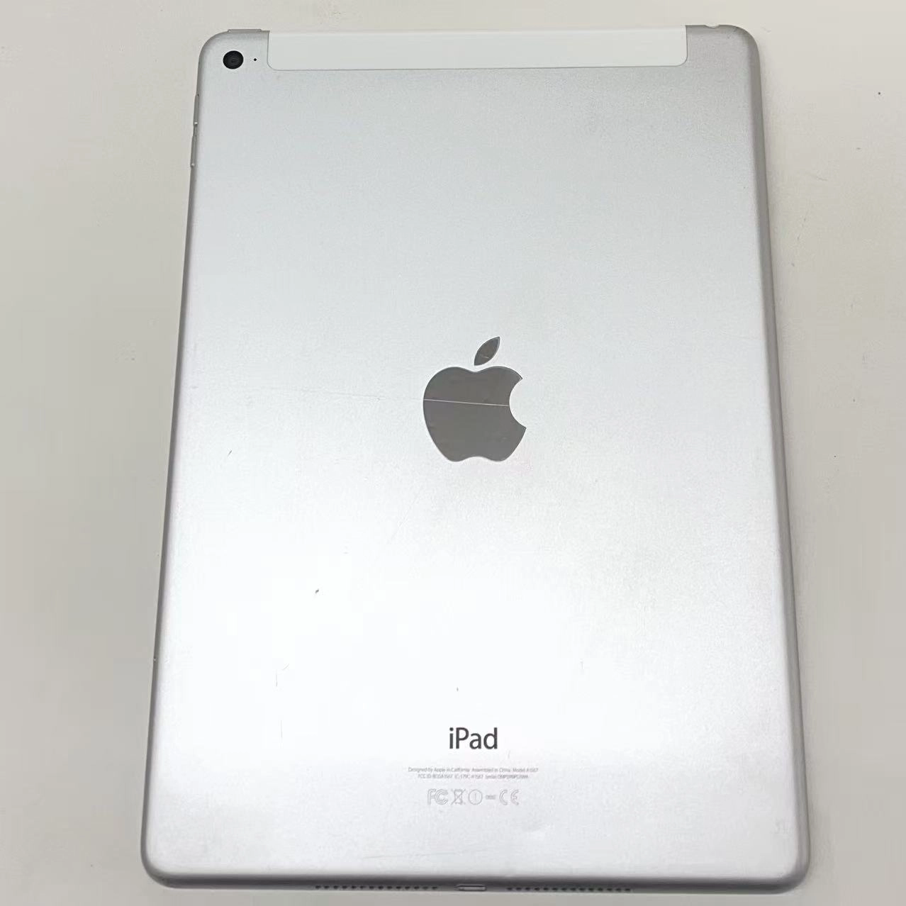 iPad Air 第2世代 Wi-Fi+Cellularモデル 16GB シルバー MGH72J/A au ジャンク品