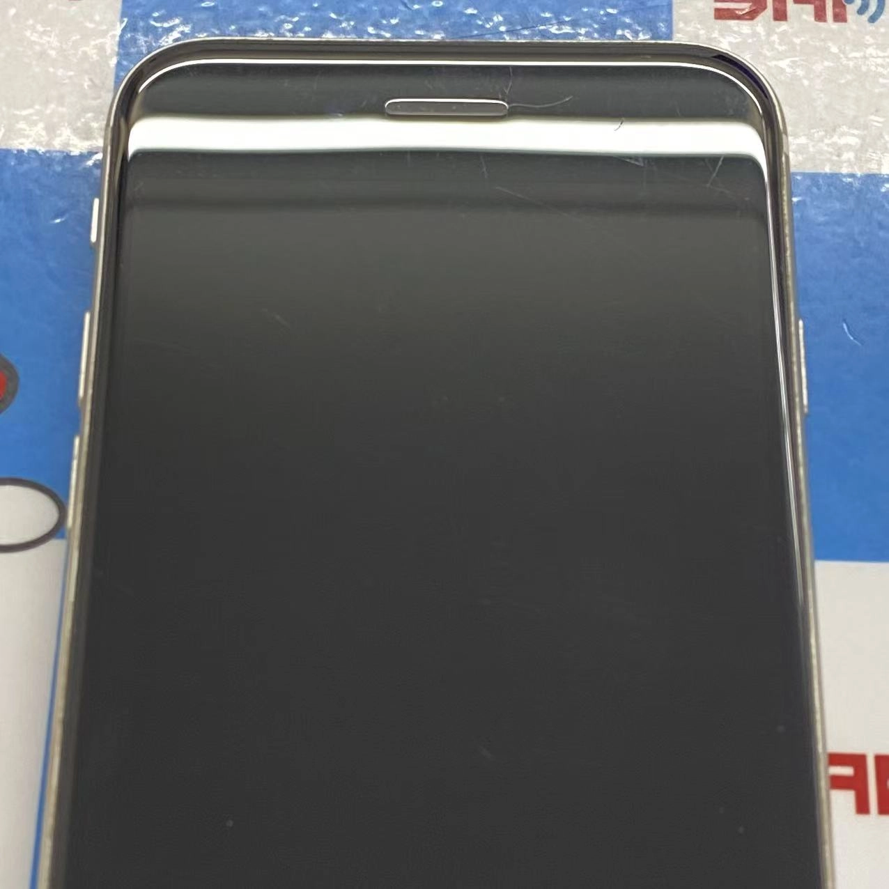 iPhoneSE 第3世代 64GB スターライト MMYD3J/A AU版SIMフリー