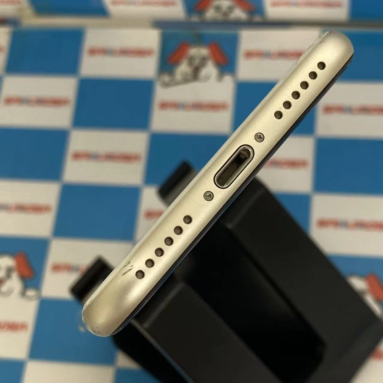 iPhoneSE 第3世代 128GB スターライト MMYG3J/A SoftBank版SIMフリージャンク品